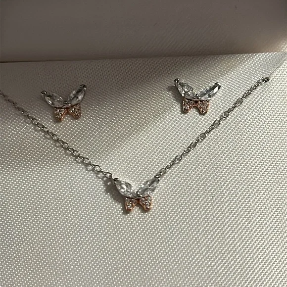Primrose butterfly necklace and earrings - Picture 4 of 5